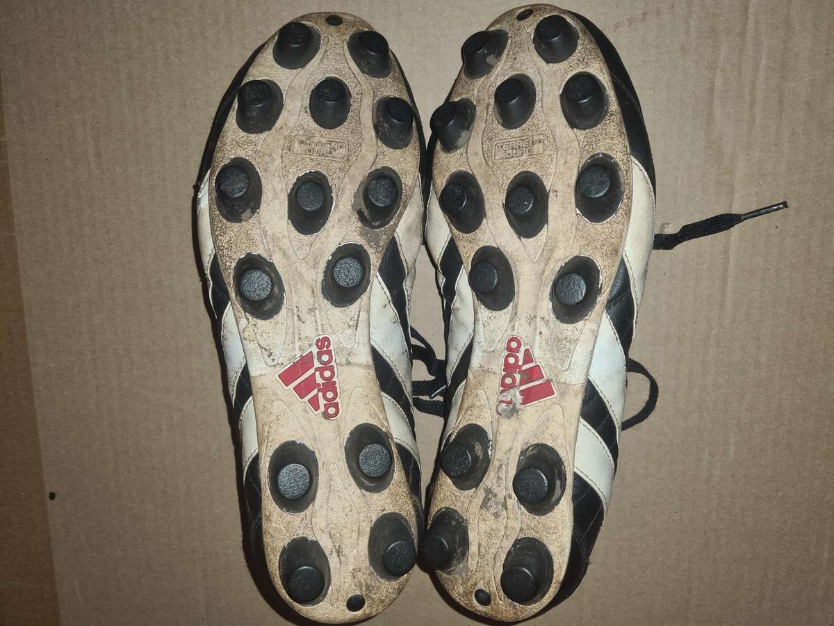 Adidas Terreno Mundo multi-surface soccer / rugby boots Size 8.5 (UK)