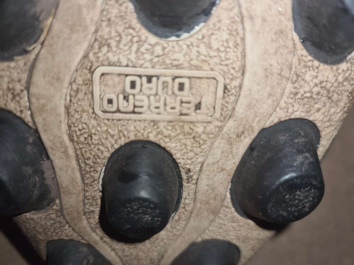 Adidas Terreno Mundo multi-surface soccer / rugby boots Size 8.5 (UK)