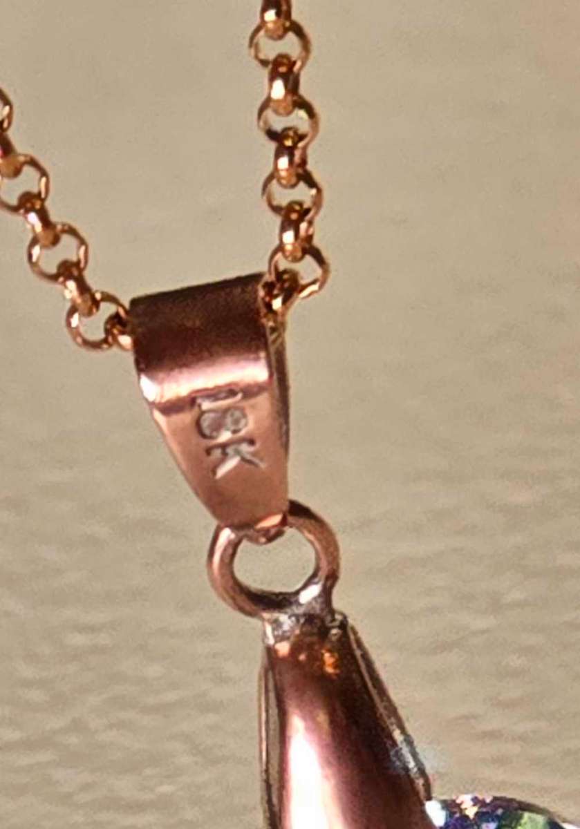 18 K gold bale including FREE CHAIN & FREE SWAROVSKI CRYSTAL HEART