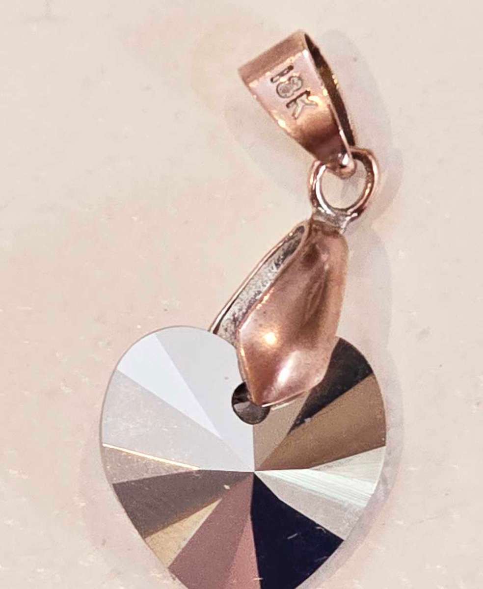 18 K gold bale including FREE CHAIN & FREE SWAROVSKI CRYSTAL HEART