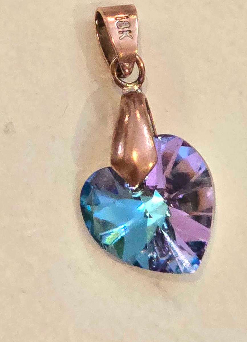 18 K gold bale including FREE CHAIN & FREE SWAROVSKI CRYSTAL HEART