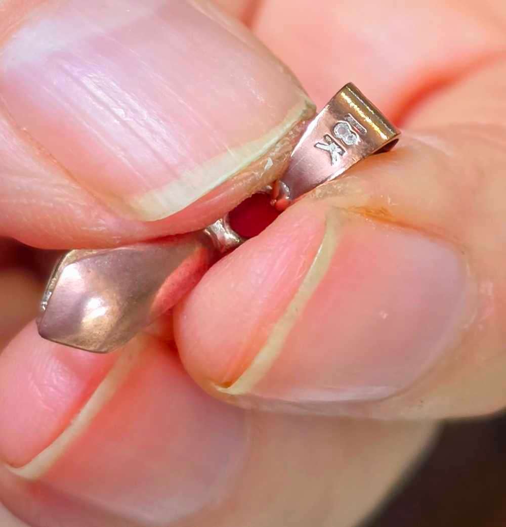 18 K gold bale including FREE CHAIN & FREE SWAROVSKI CRYSTAL HEART