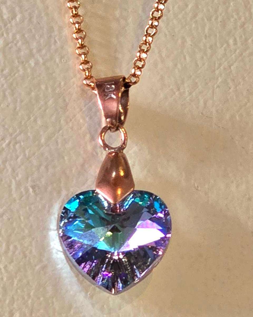 18 K gold bale including FREE CHAIN & FREE SWAROVSKI CRYSTAL HEART
