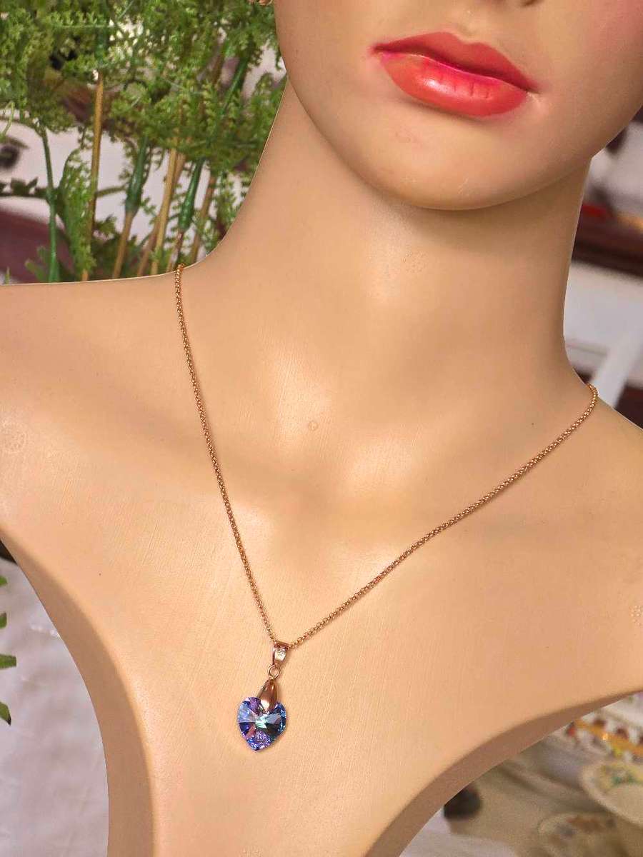 18 K gold bale including FREE CHAIN & FREE SWAROVSKI CRYSTAL HEART