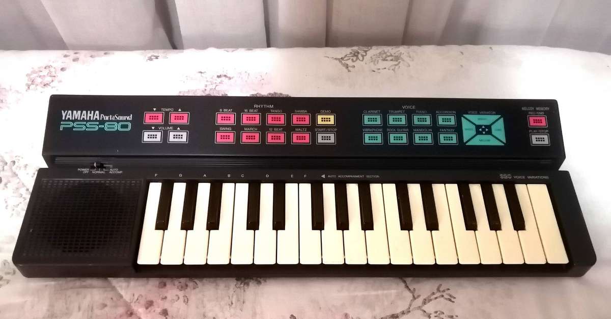 Vintage Yamaha PortaSound PSS-80 Electronic Keyboard Synthesizer.