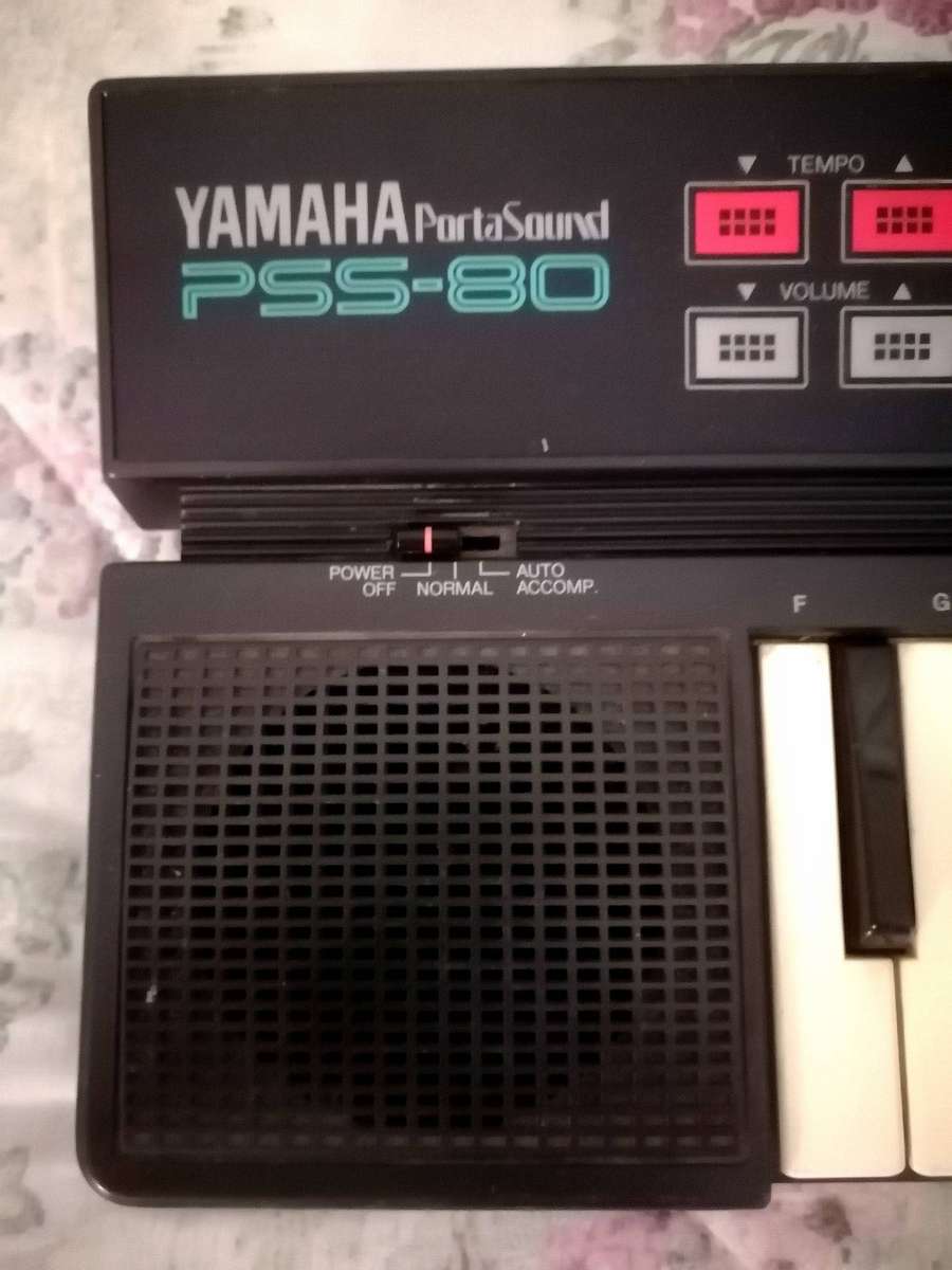 Vintage Yamaha PortaSound PSS-80 Electronic Keyboard Synthesizer.