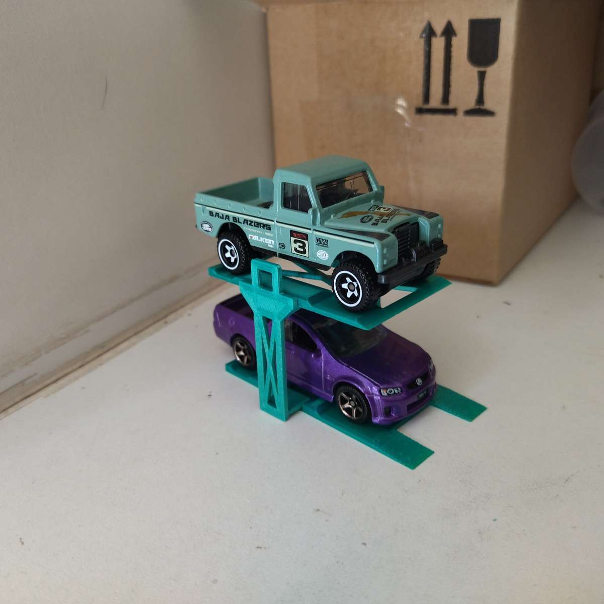 3d Printed car lift for diorama (For Matchbox,Hot Wheels,Tomica, Realtoy, Maisto)