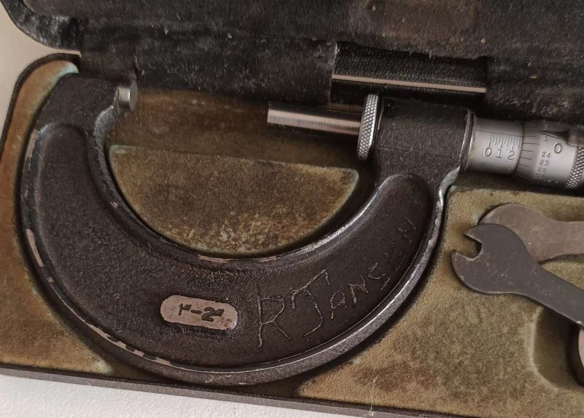 Vintage 1-2" Micrometre - Moore & Wright. Made in Sheffield England. Model 966.