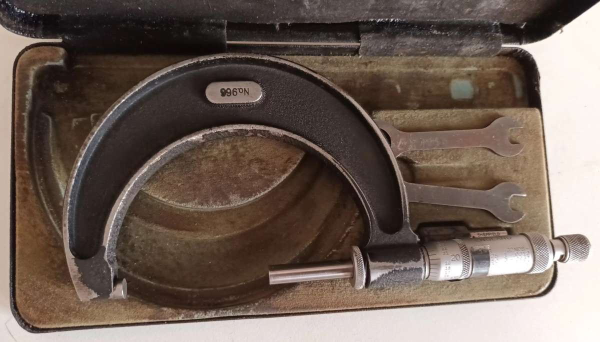 Vintage 2-3" Micrometre - Moore & Wright. Made in Sheffield England. Model 966.