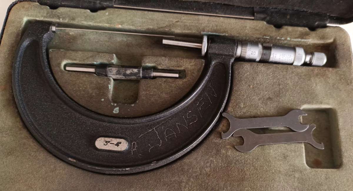 Vintage 3-4" Micrometre - Moore & Wright. Made in Sheffield England. Model 966.