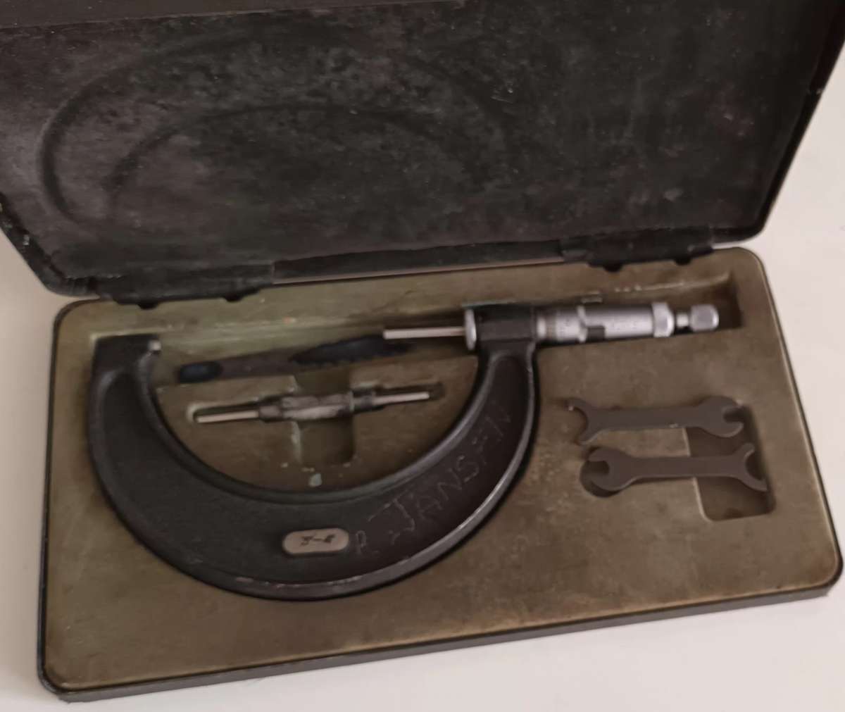 Vintage 3-4" Micrometre - Moore & Wright. Made in Sheffield England. Model 966.