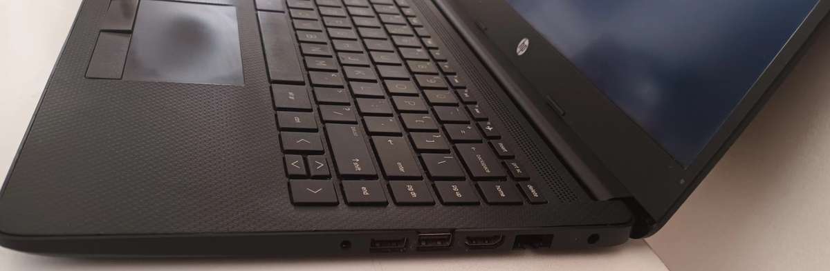 HP Laptop AMD 3020e with Radeon Graphics. Windows 11. Working 100%.