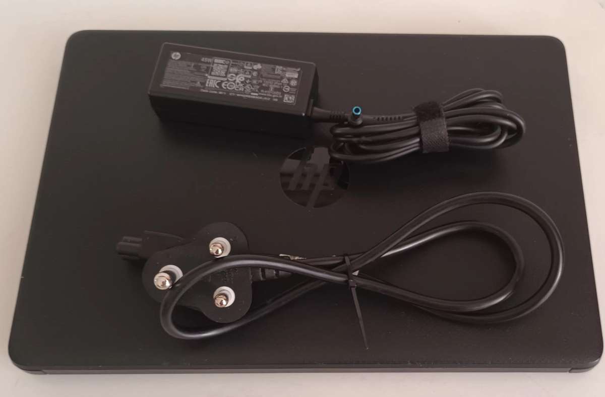 HP Laptop AMD 3020e with Radeon Graphics. Windows 11. Working 100%.