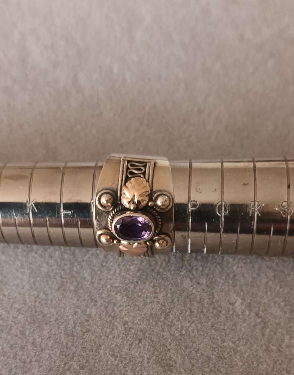 Exquisite Sterling Silver Ring with Gold insets and Amethyst. 4.9g. Size O 1/2.
