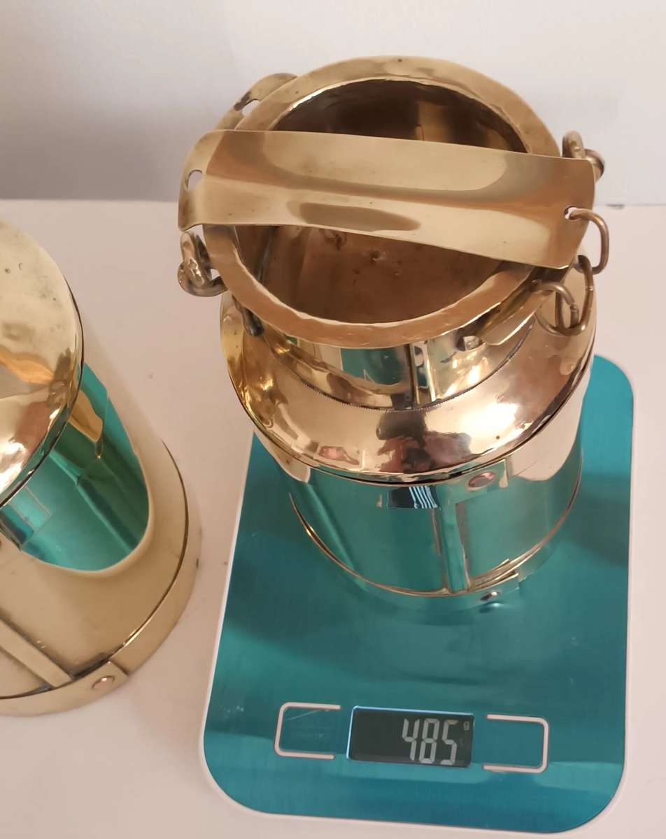 2x Vintage Brass Milk Cans. Beautiful Display Items. Weight 1.134kg. Height 19cm & 15.5cm.