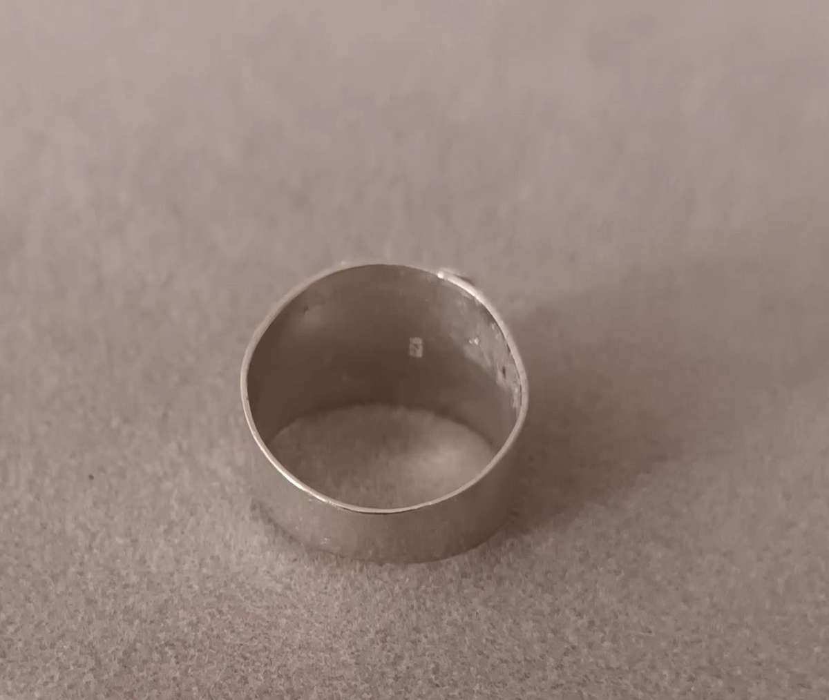 Exquisite Sterling Silver Ring with Gold insets and Amethyst. 4.9g. Size O 1/2.