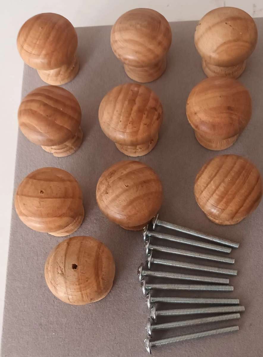 10x Wooden Doorknobs. New.