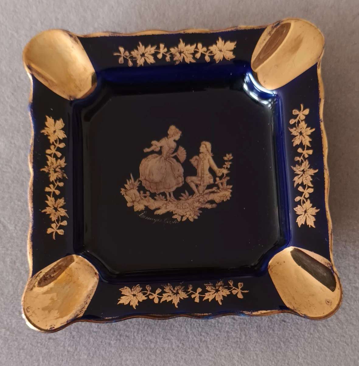 Limoges Castel France 22k Gold Ashtray. 10x10cm.