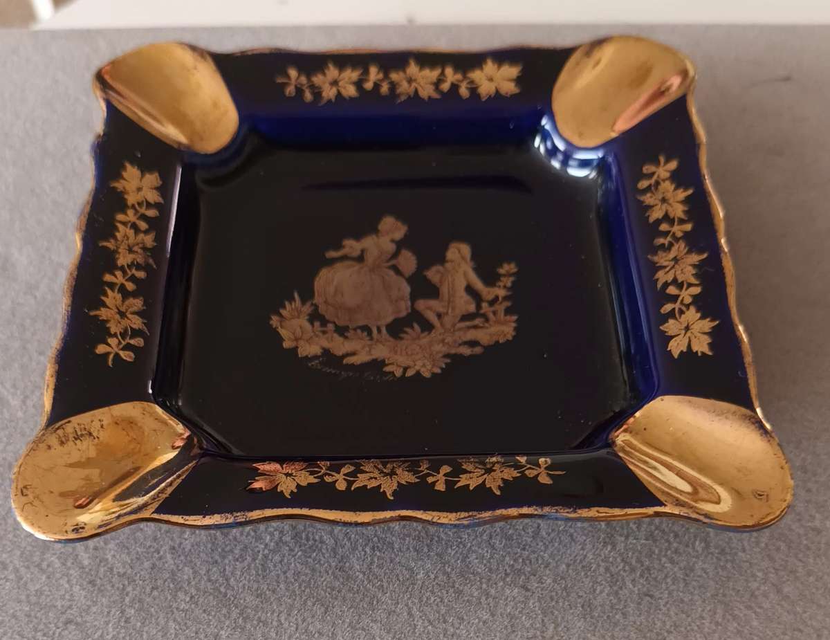 Limoges Castel France 22k Gold Ashtray. 10x10cm.