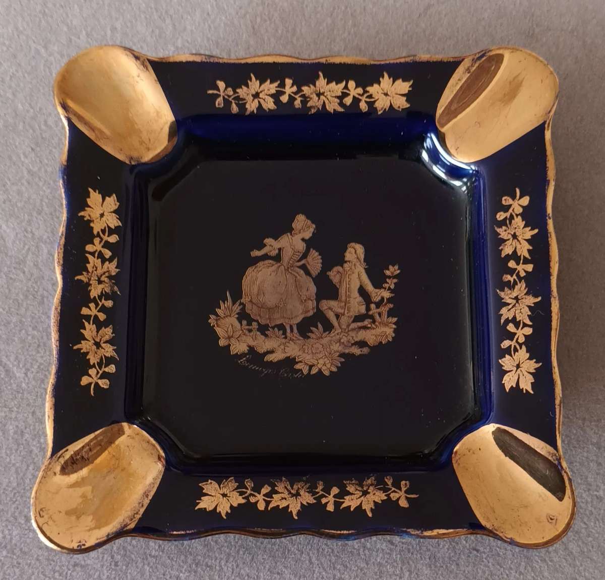 Limoges Castel France 22k Gold Ashtray. 10x10cm.