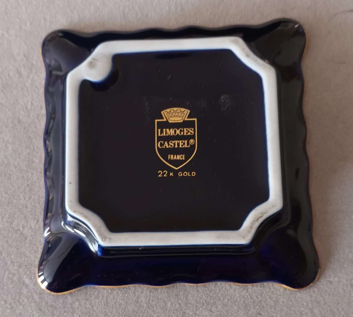 Limoges Castel France 22k Gold Ashtray. 10x10cm.