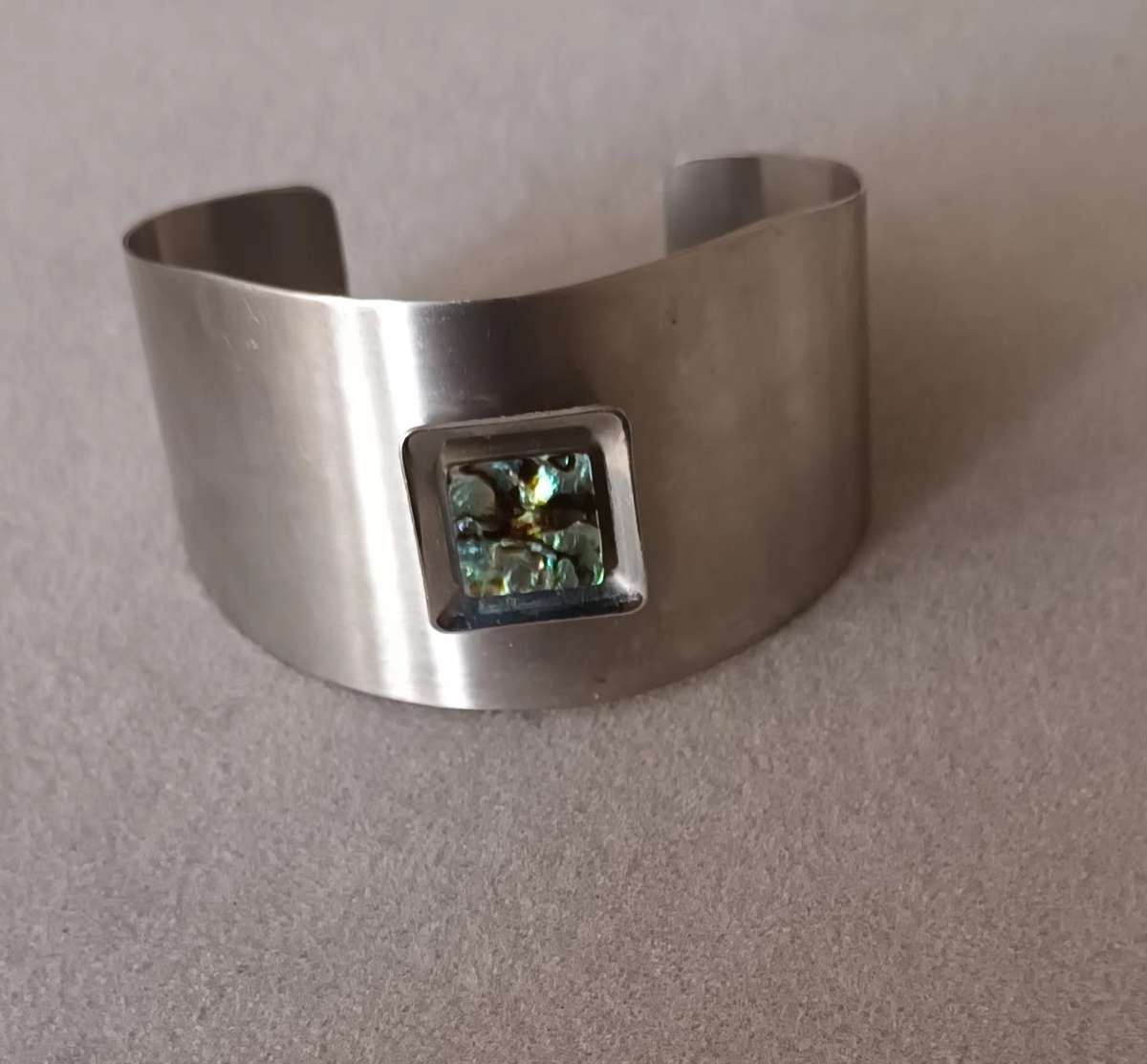 Trendy Bangle with Abalone Insert. 60mm.