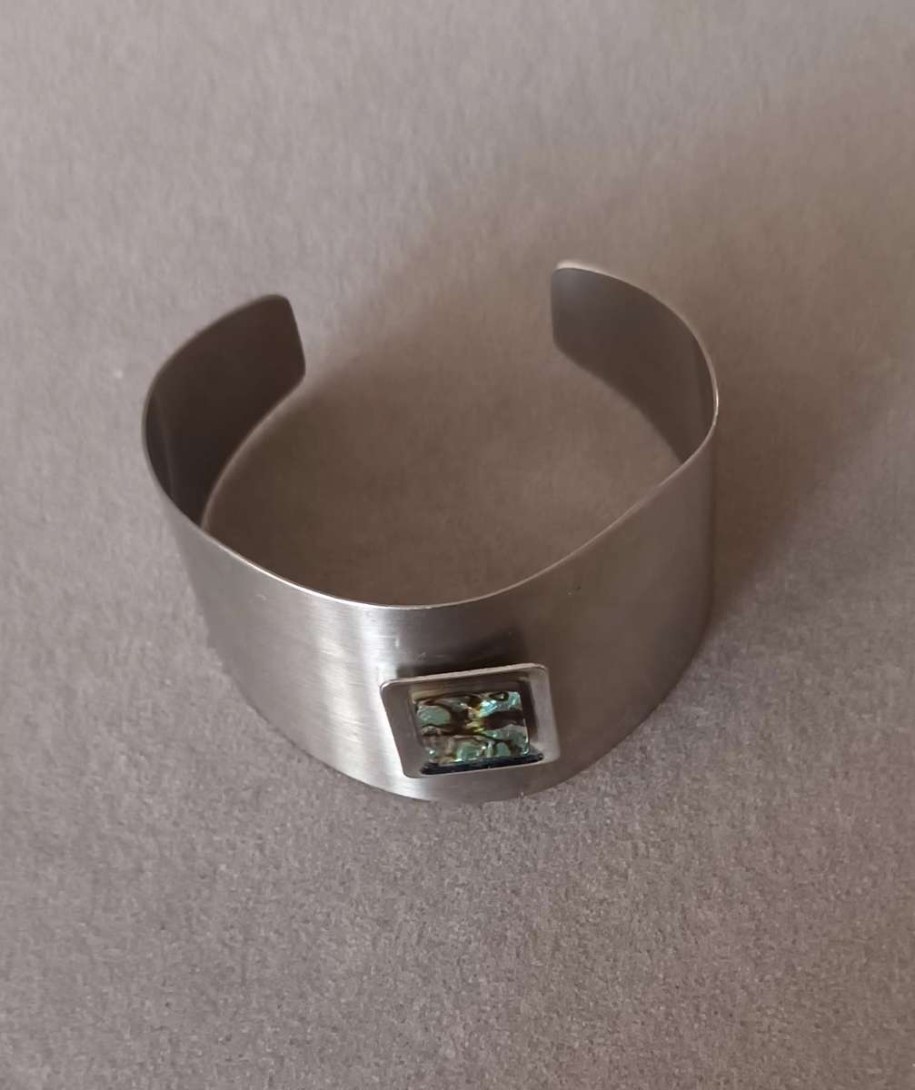 Trendy Bangle with Abalone Insert. 60mm.