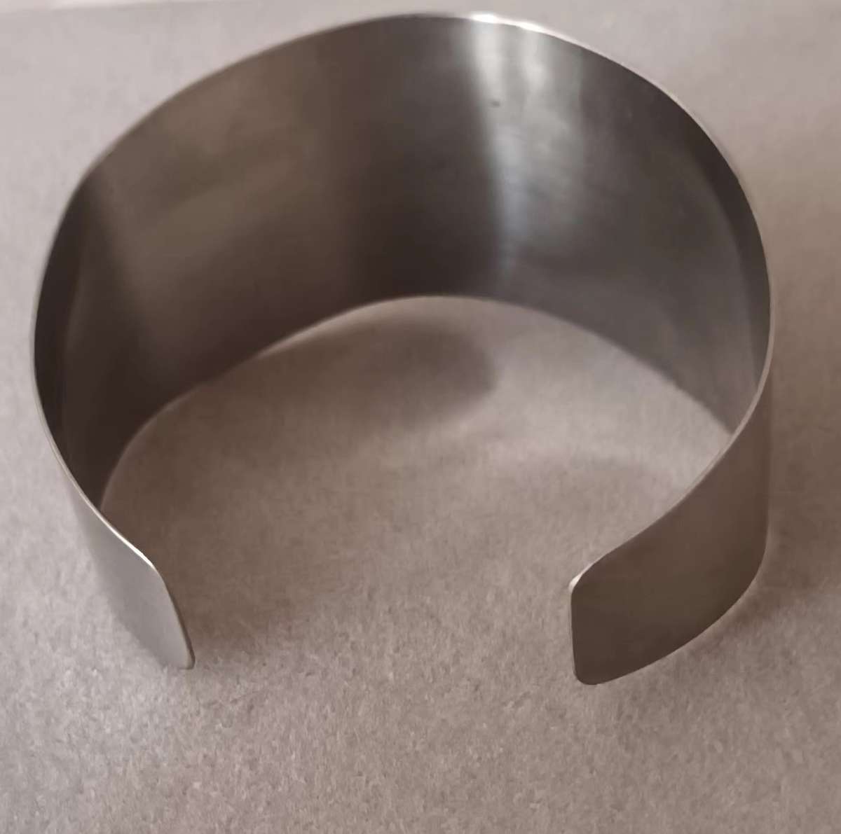 Trendy Bangle with Abalone Insert. 60mm.