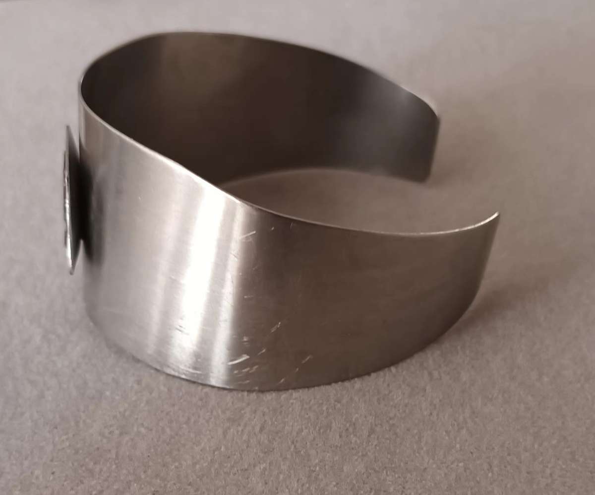 Trendy Bangle with Abalone Insert. 60mm.