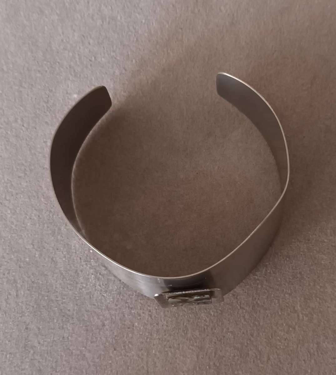 Trendy Bangle with Abalone Insert. 60mm.