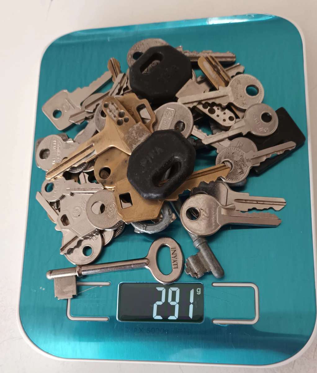 Lot of keys. 291g.