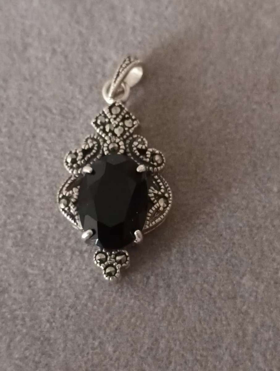 Exquisite Sterling Silver Pendant with Onyx and Marcasite. 40x15mm.
