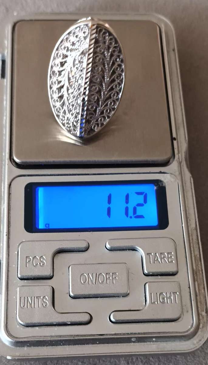 Exquisite Sterling Silver Ring. 11.2g.