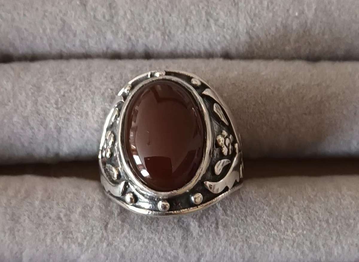 Stunning Men's Sterling Silver Ring with Red Agate. 12.2g. Size U 1/2.