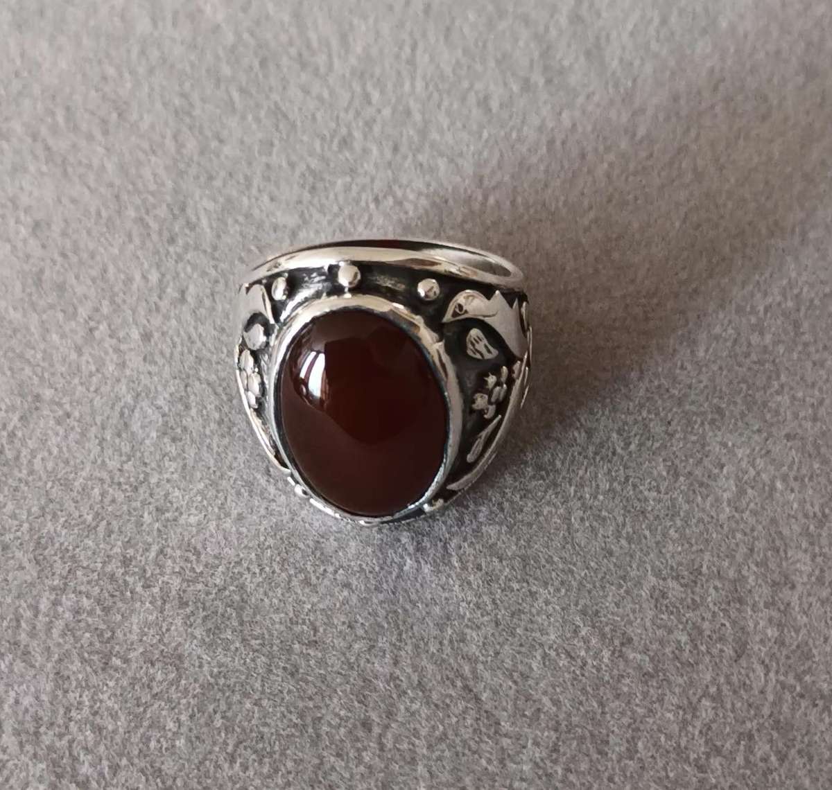 Stunning Men's Sterling Silver Ring with Red Agate. 12.2g. Size U 1/2.