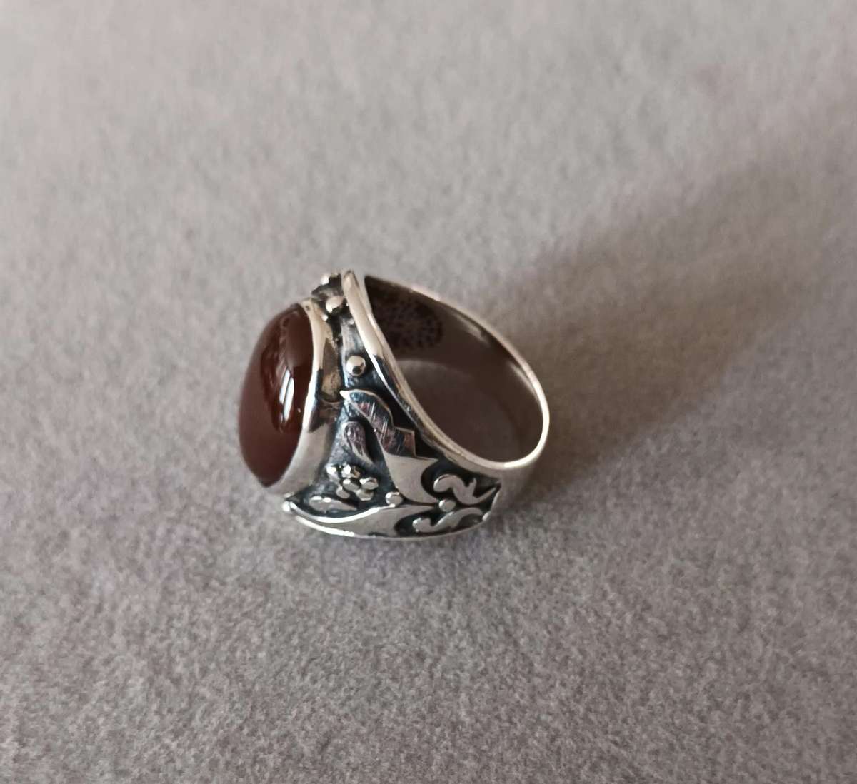 Stunning Men's Sterling Silver Ring with Red Agate. 12.2g. Size U 1/2.