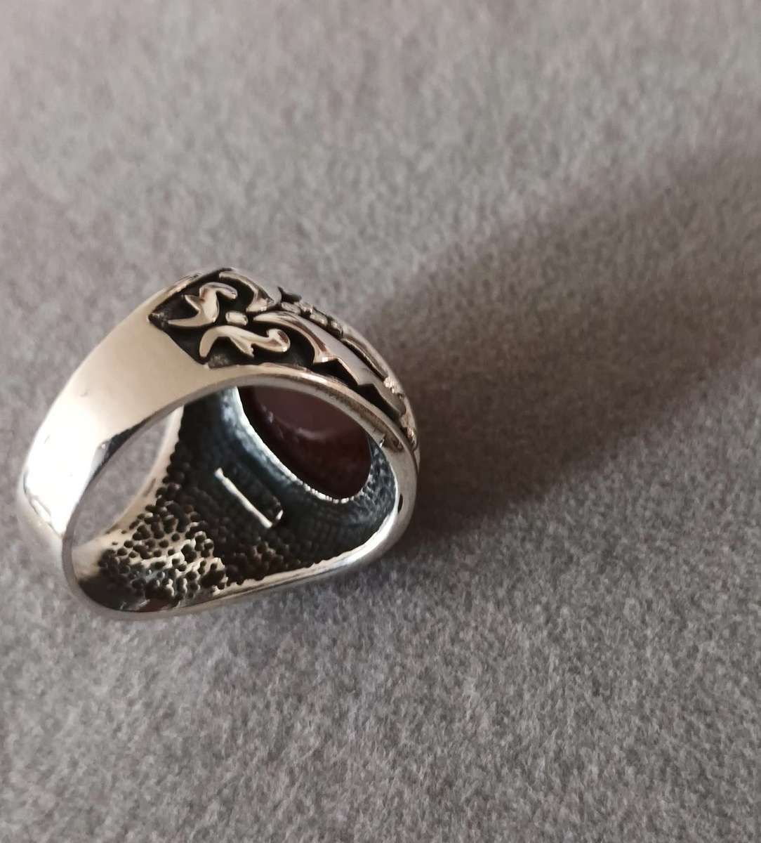 Stunning Men's Sterling Silver Ring with Red Agate. 12.2g. Size U 1/2.