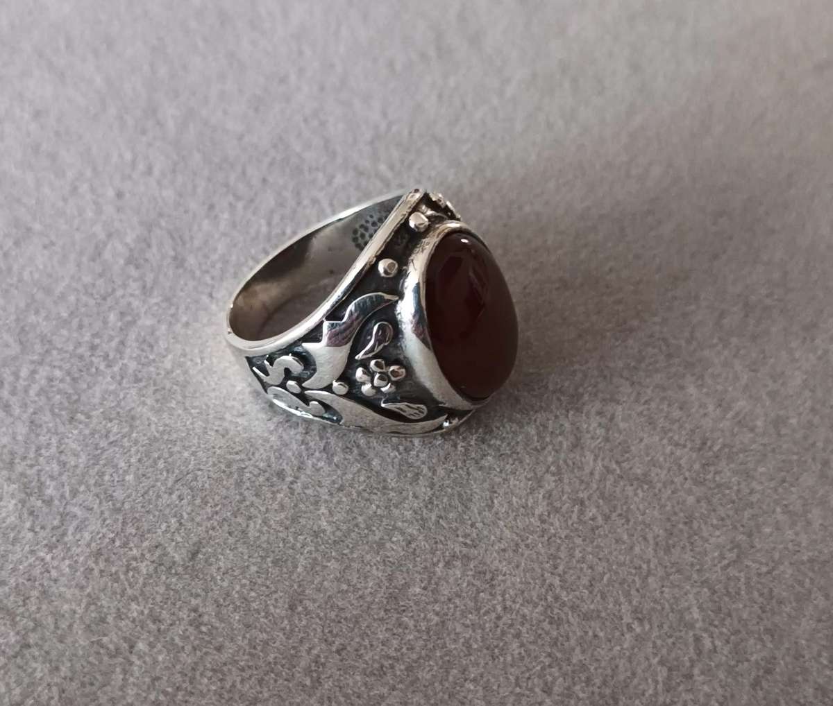 Stunning Men's Sterling Silver Ring with Red Agate. 12.2g. Size U 1/2.