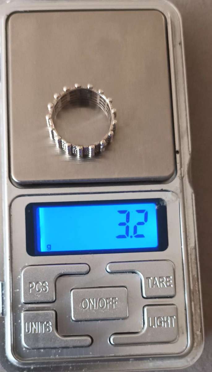 Dazzling Sterling Silver Ring with CZ.