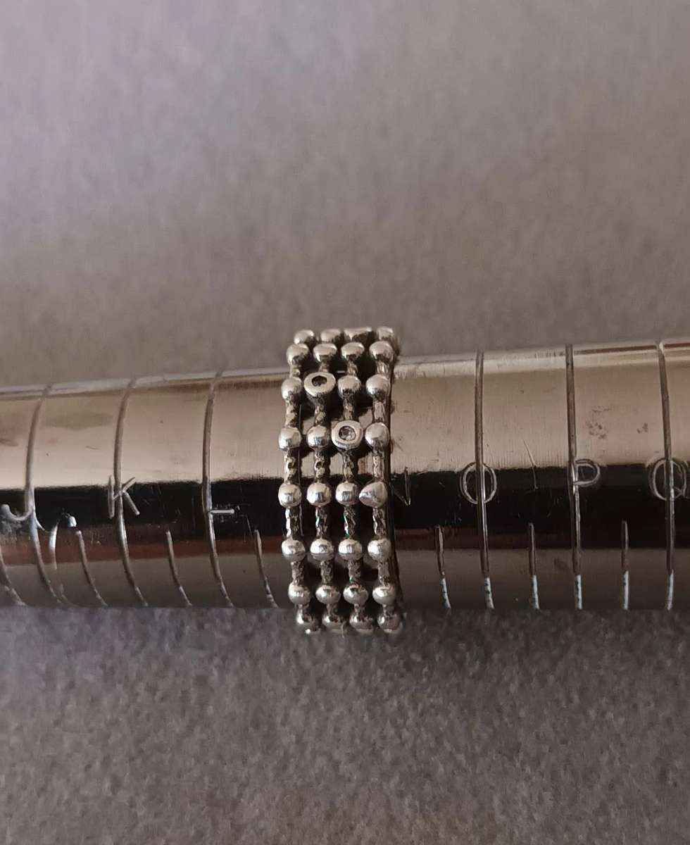 Dazzling Sterling Silver Ring with CZ.