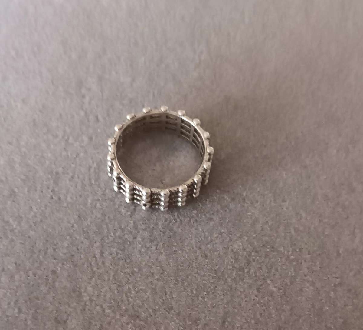 Dazzling Sterling Silver Ring with CZ.