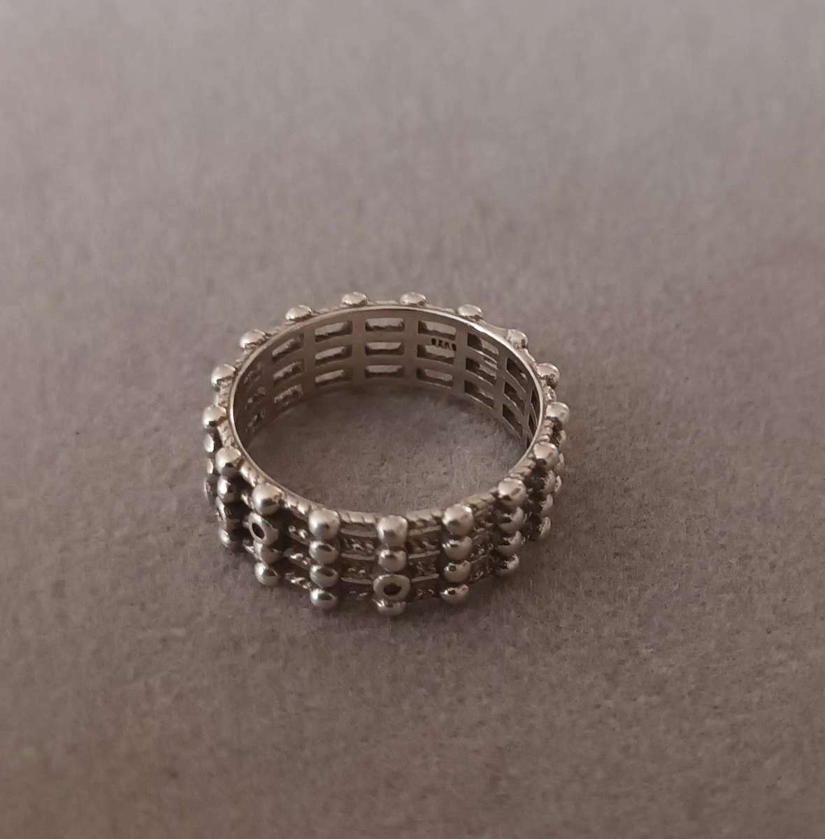 Dazzling Sterling Silver Ring with CZ.