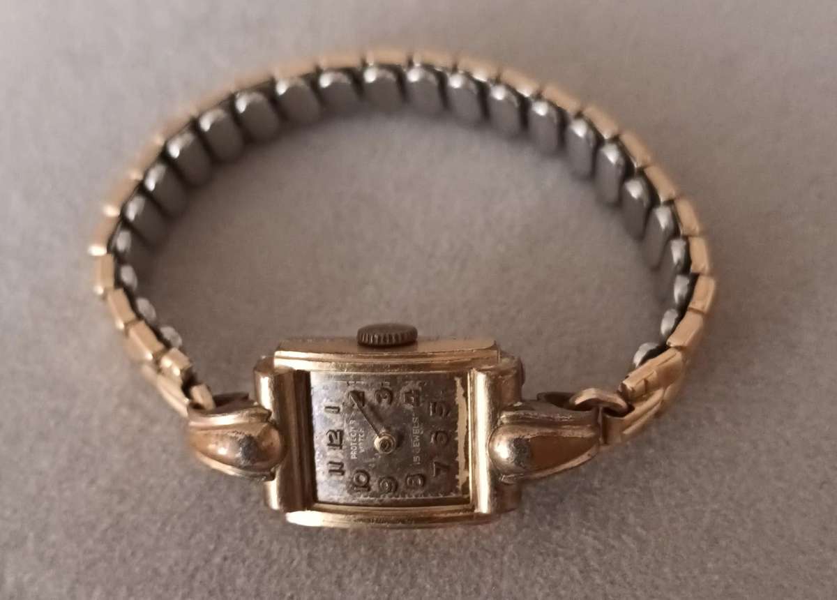 Antique Protector Watch 15 Jewels. Swiss Made. For restoration.