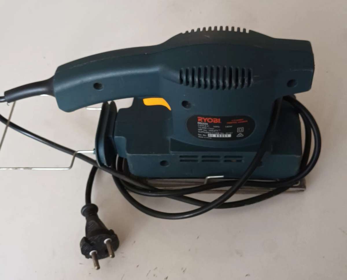 RYOBI HS335 ORBITAL SANDER. 180W.