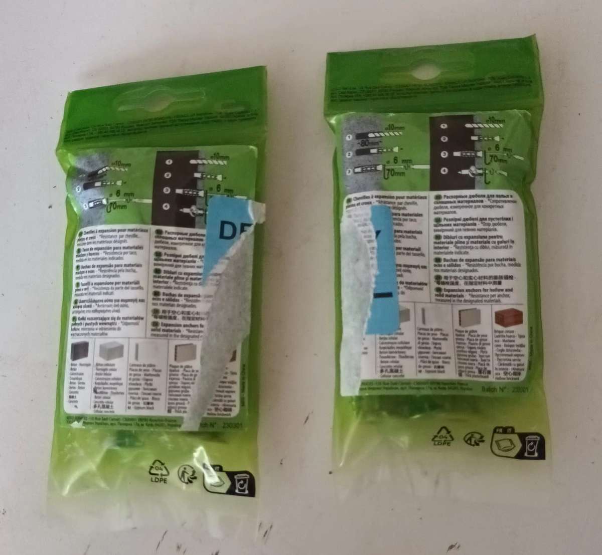 2x Brand New Packets 10x60mm Wall Plugs and Screws.