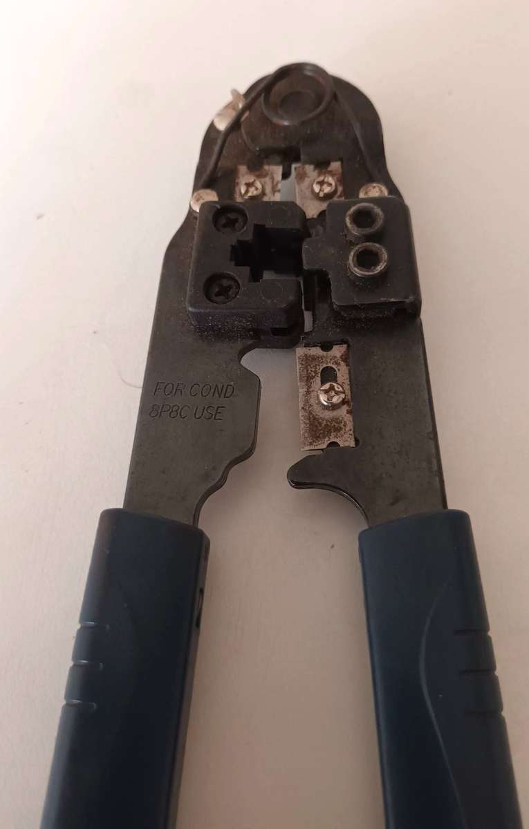 ROLINE Hand Crimp Tool for RJ45 Connectors.