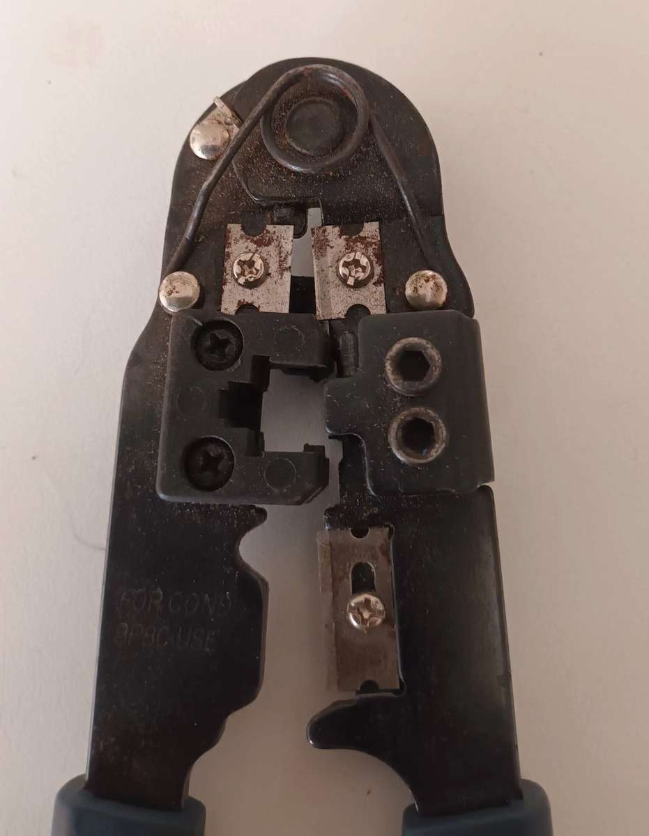 ROLINE Hand Crimp Tool for RJ45 Connectors.