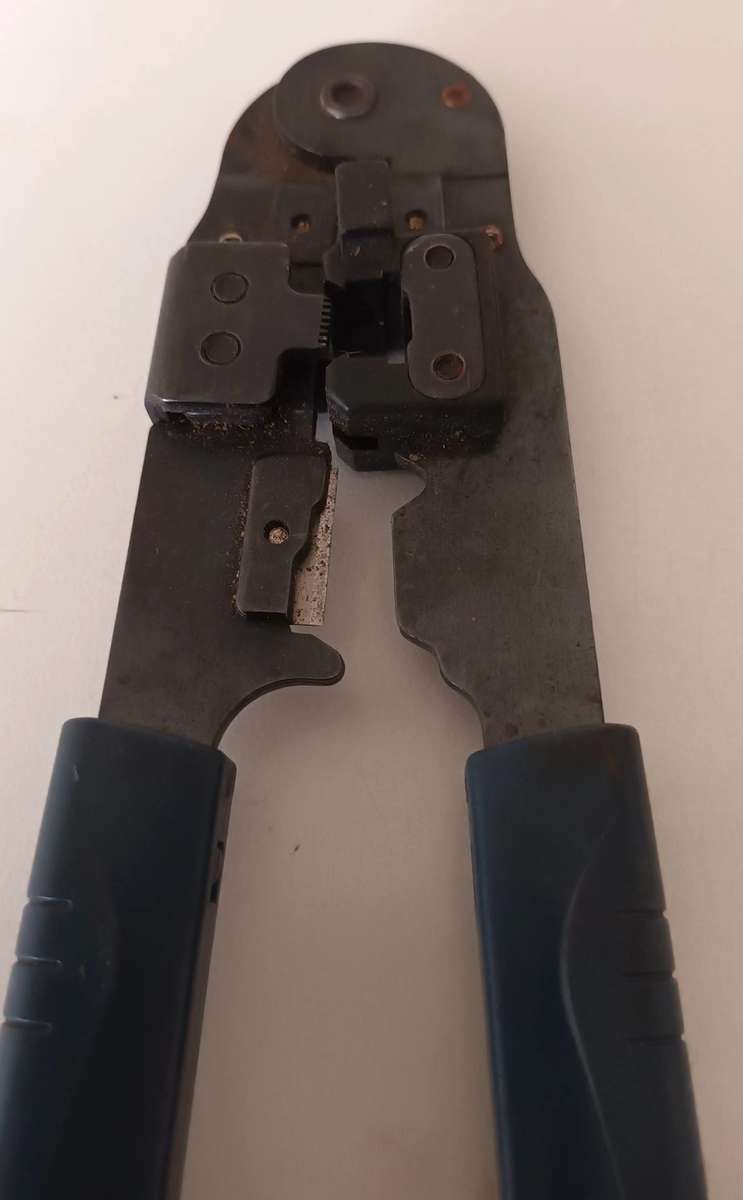 ROLINE Hand Crimp Tool for RJ45 Connectors.