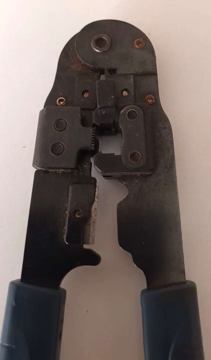 ROLINE Hand Crimp Tool for RJ45 Connectors.