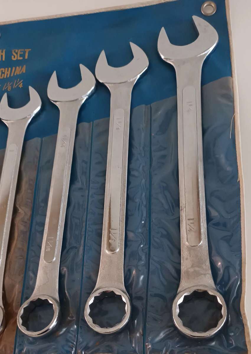 10 Piece Heavy Duty Combination Spanner Set. Never Used. From 31.75mm to 15.87mm.